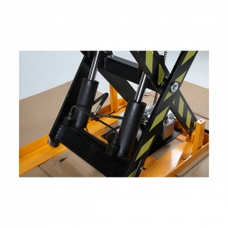 Electric lifting table, capacity 2000 kg