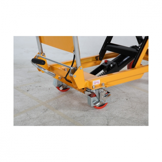 Lifting table with foot pump, capacity 150 kg