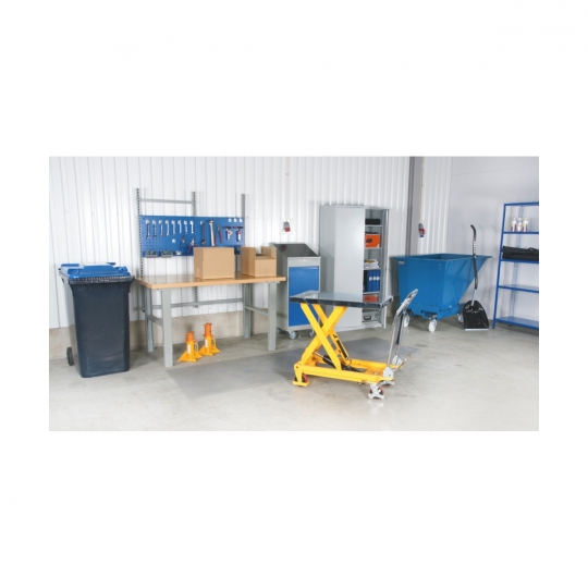 Lifting table with foot pump, capacity 150 kg