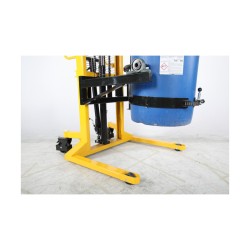 Drum stacker with tilt function