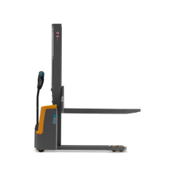 Jungheinrich EJC M10E elektrinis padėklų krautuvas – vienos pakopos stiebas 1540 mm, ličio jonų baterija