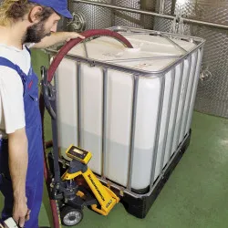 Jungheinrich AMW 22 padėklų vežimėlis su svarstyklėmis ir ekranu, keliamoji galia 2200 kg, guma / viengubi poliuretanai ratukai