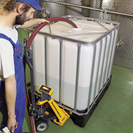 Jungheinrich AMW 22 pallet truck with scale and basic display, load capacity 2200 kg, solid rubber / polyurethane