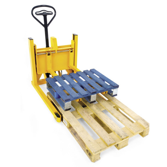 Jungheinrich AM V05 hand pallet truck, with wide track for display pallets