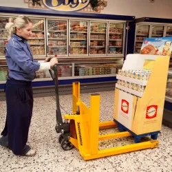 Jungheinrich AM V05 hand pallet truck, with wide track for display pallets