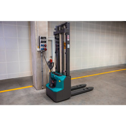 Ameise PSE 1.2 – electric high-lift pallet truck, 1200kg | Jungheinrich Shop
