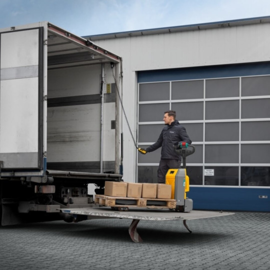 Jungheinrich AME 15 elektrinis palečių vežimėlis, keliamoji galia 1500 kg, šakių ilgis 800 mm