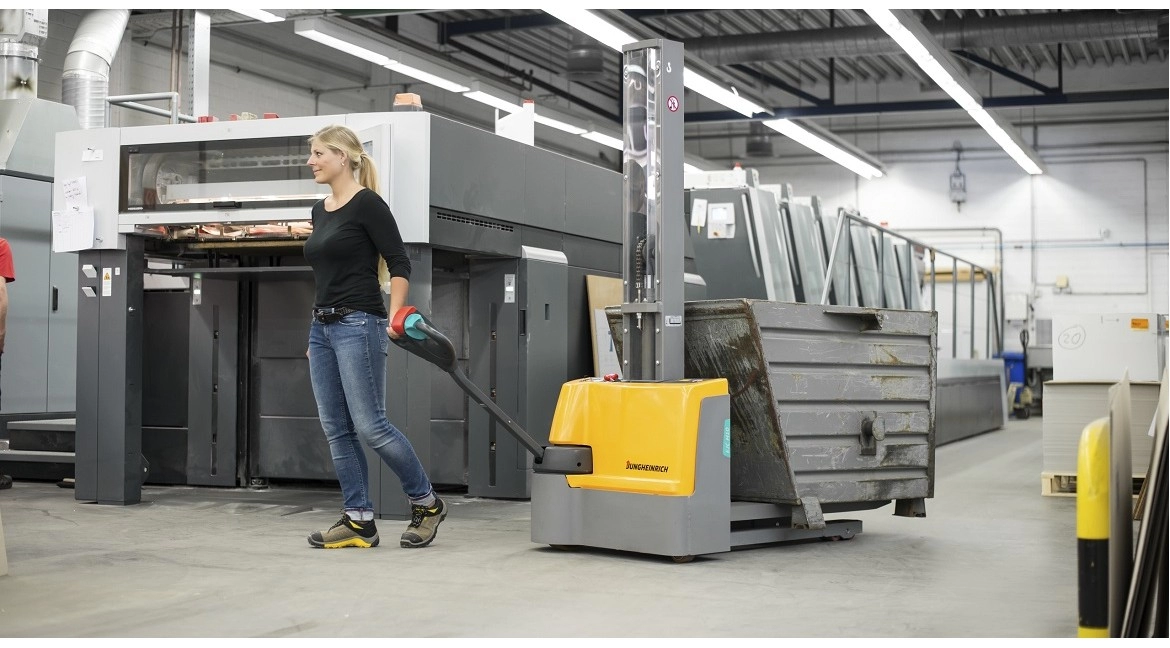 Trumpai apie šakinių krautuvų kėlimo stiebų tipus